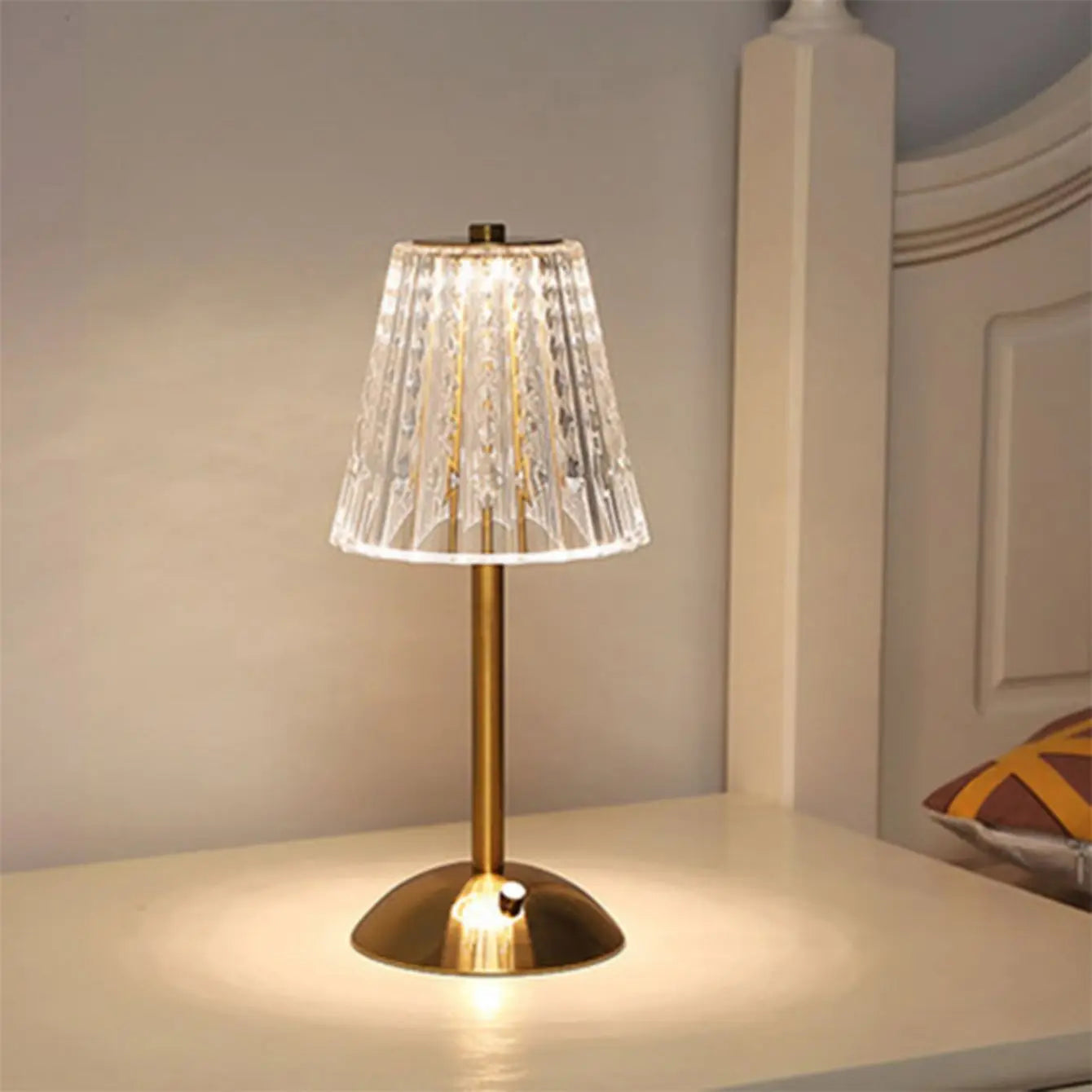 Crystal Retro LED Table Lamp – Luxurious Rechargeable Bedside Lamp with Dimming Feature